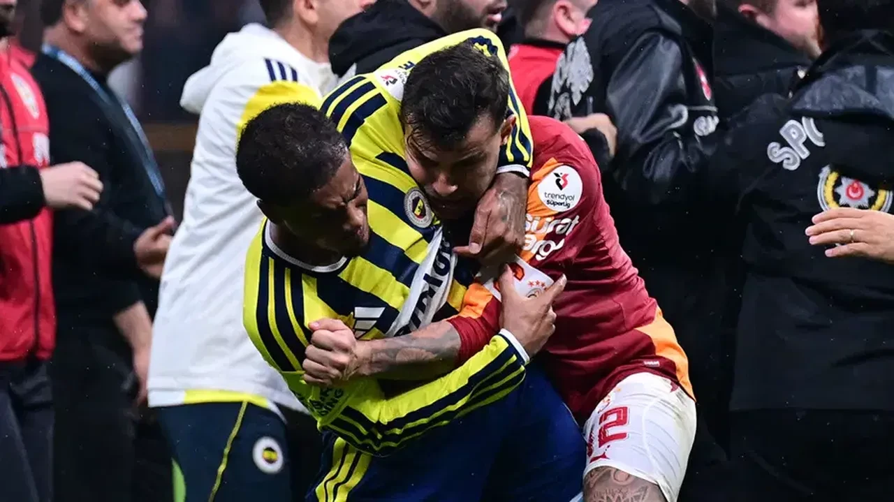 Galatasaray-Fenerbahçe derbisi sonrası kavga olayında Archie Brown ve Abdülkerim Bardakcı'dan açıklamalar!