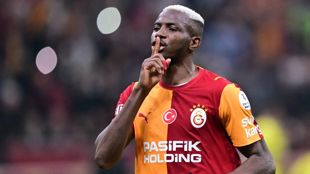 Galatasaray'da Osimhen, Fenerbahçe galibiyetiyle ilgili konuştu! "Hak ettiğimiz bir 3 puan kazandık"