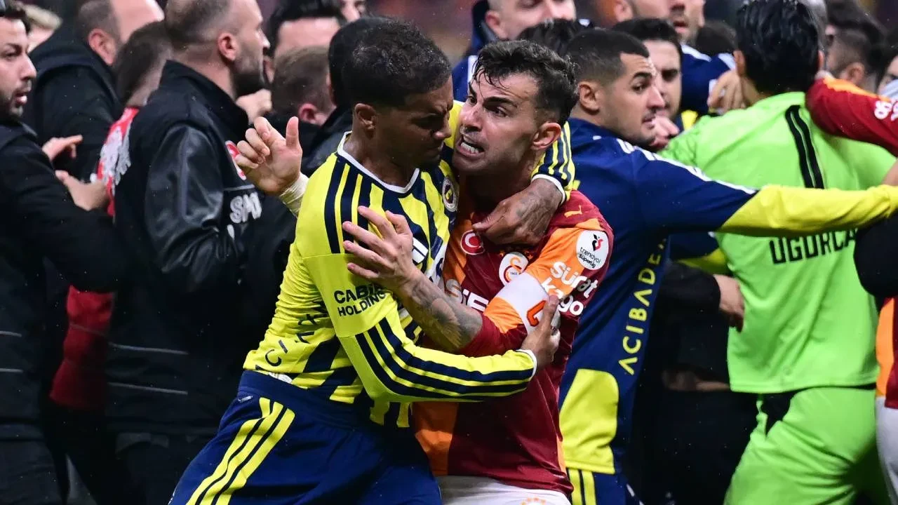 Galatasaray'dan Fenerbahçe'ye sert cevap! Cimbom'dan Kerem Aktürkoğlu ve Mert Hakan Yandaş açıklaması