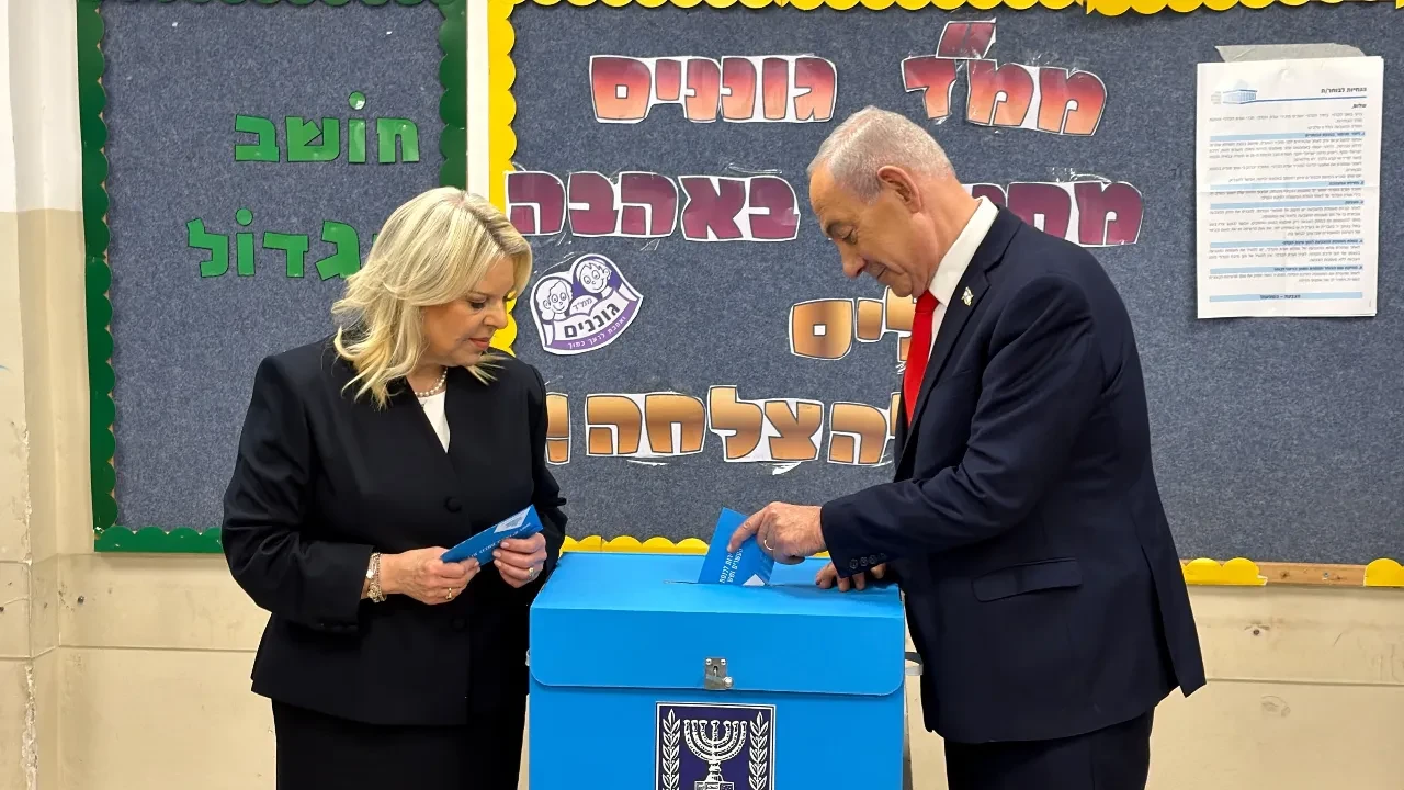 İsrail Başbakanı Netanyahu'dan dikkat çeken sözler! Eşiyle böyle oy kullandı