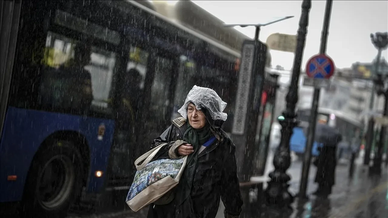 Meteoroloji'den 17 kent için uyarı: Kuvvetli sağanak etkisini artırarak devam edecek
