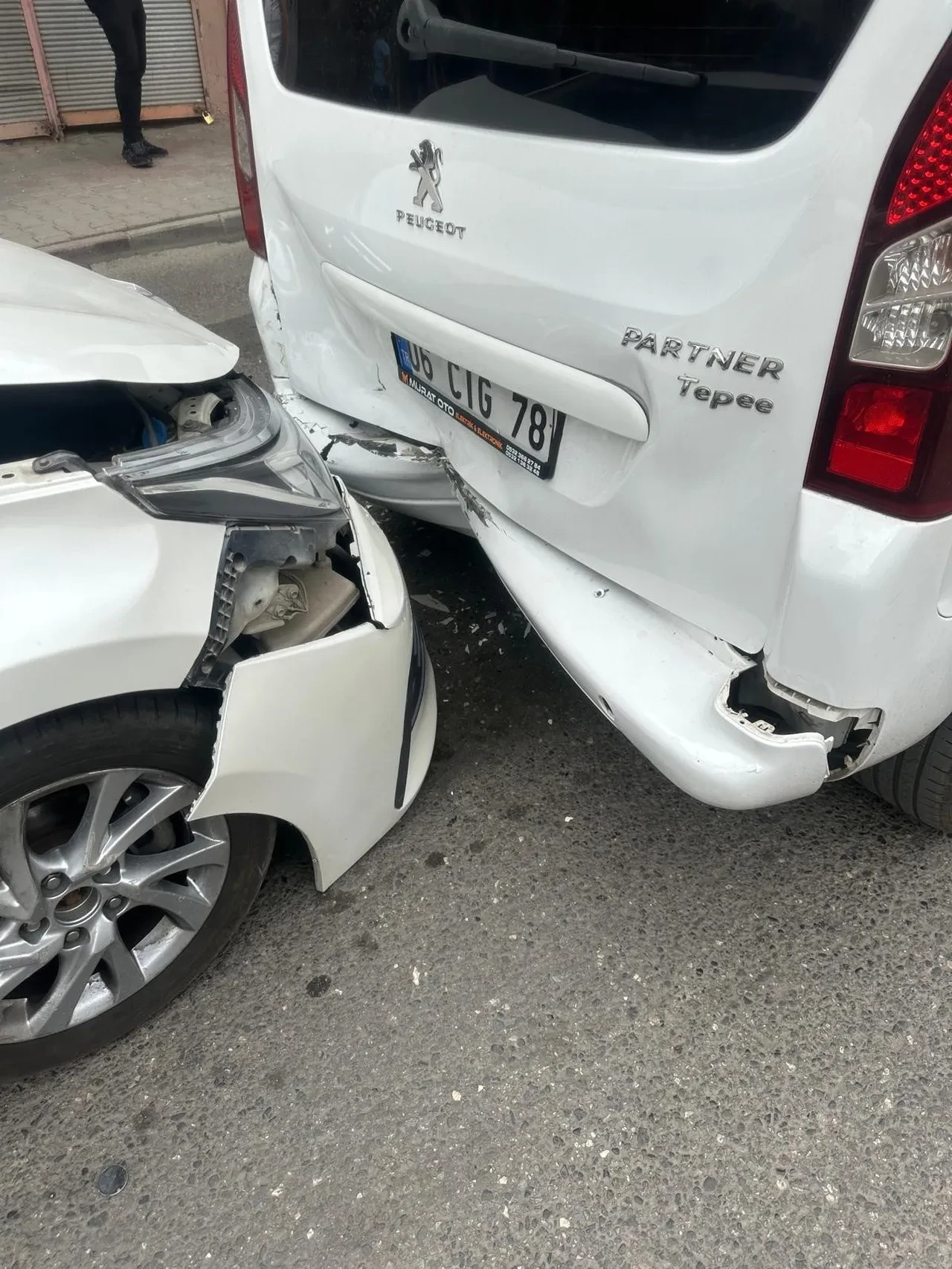 Sahte araç kazalarıyla sigorta vurgunu: 43 gözaltı