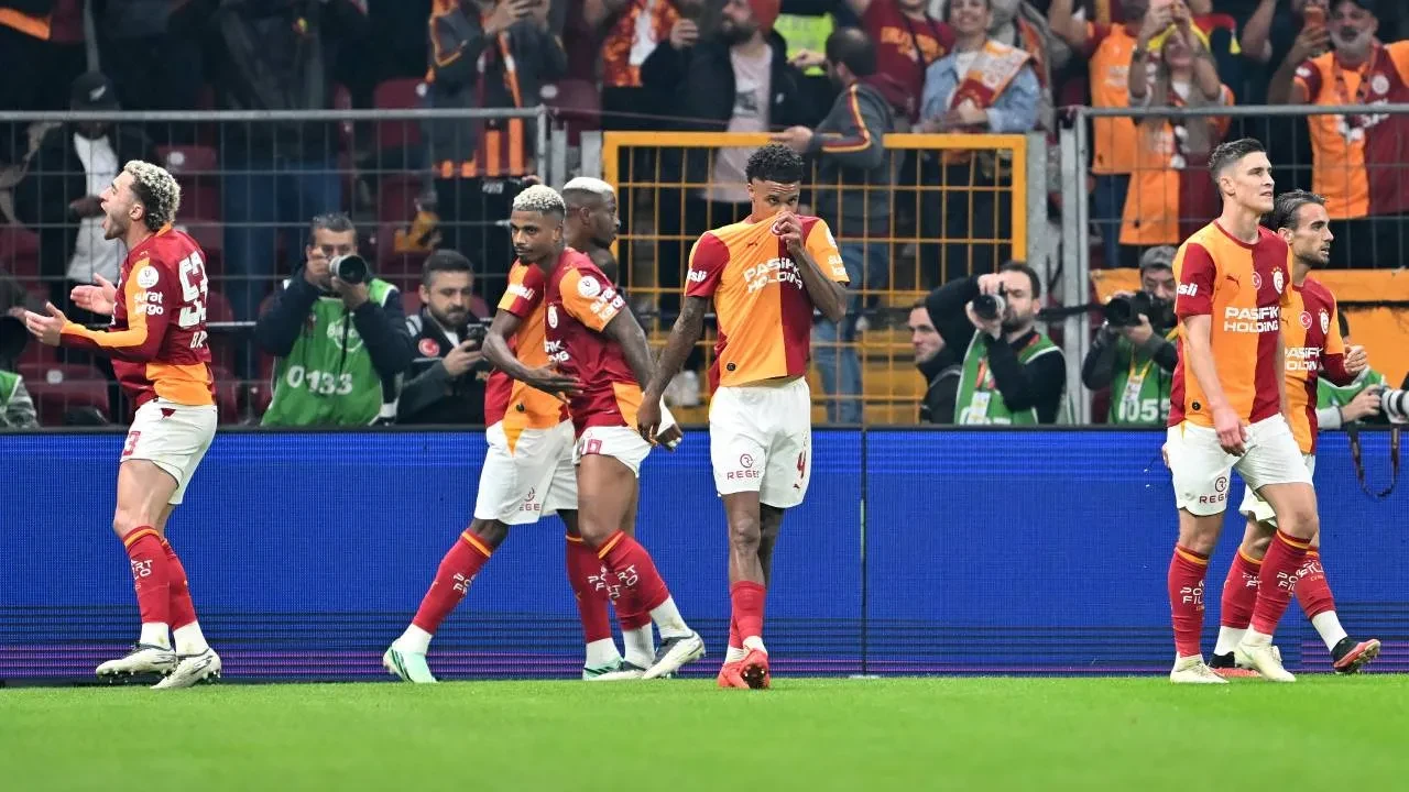Victor Osimhen, Fenerbahçe'ye 5. golünü attı