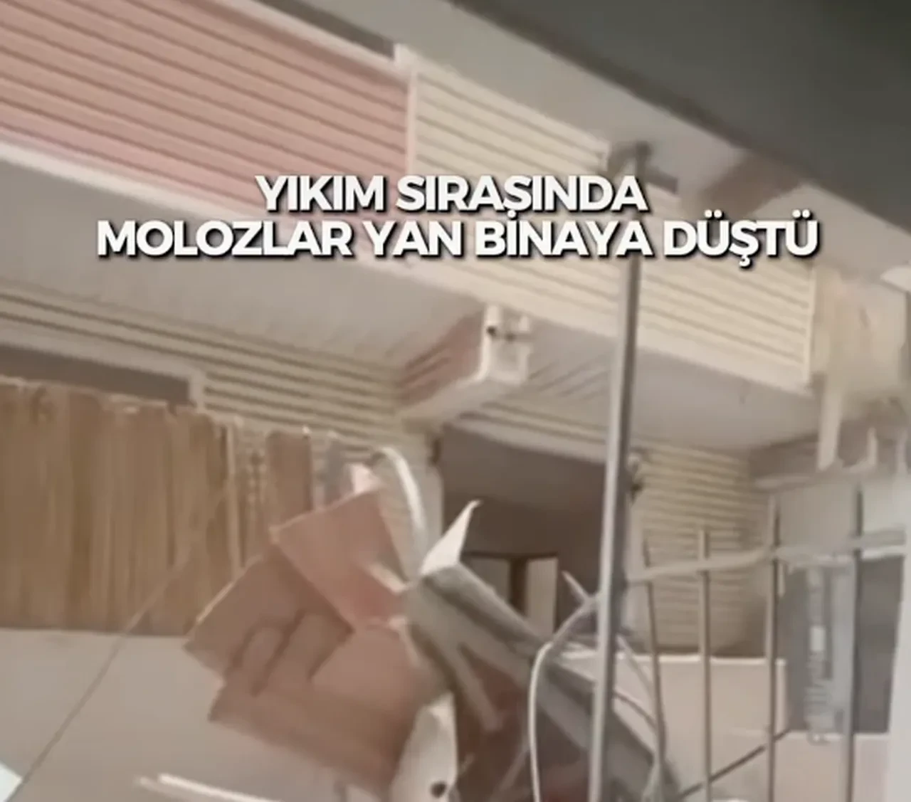 Yıkılan binanın yanındaki binada bakın kim varmış! Ünlü oyuncu Alina Boz'un korkulu anları