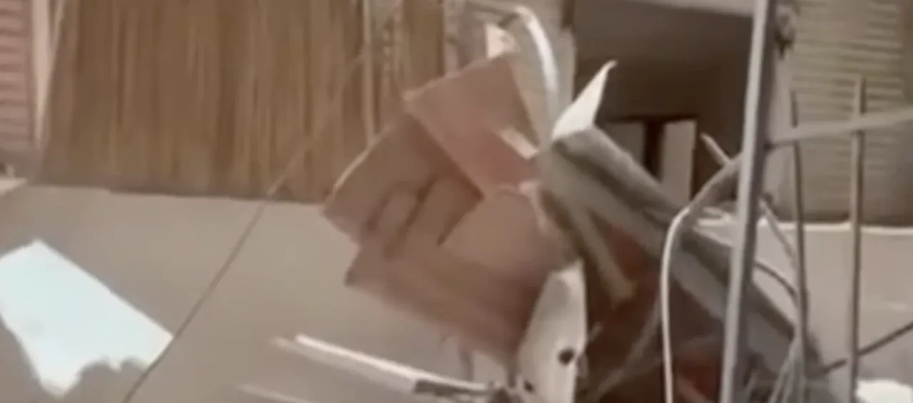 Yıkılan binanın yanındaki binada bakın kim varmış! Ünlü oyuncu Alina Boz'un korkulu anları