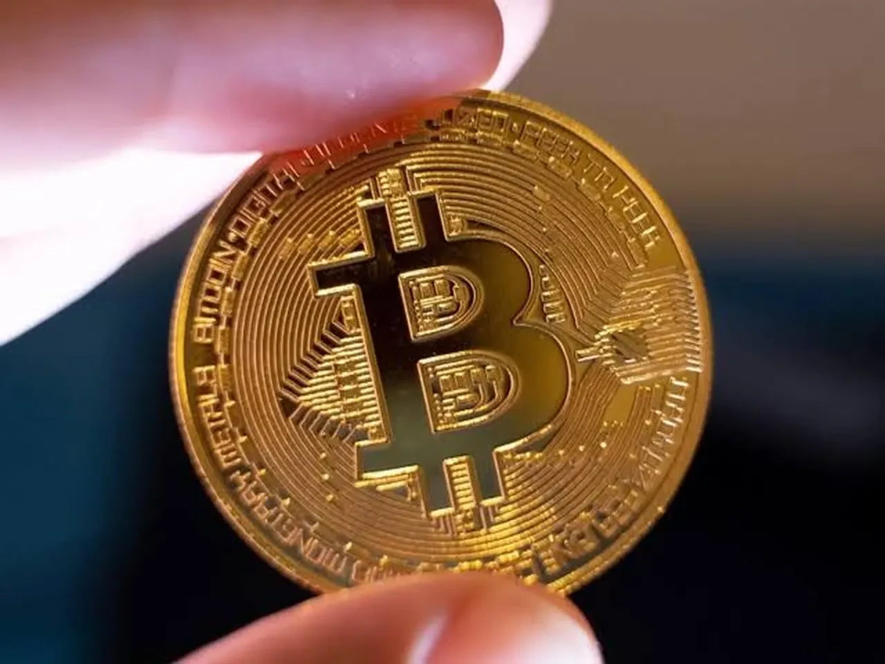 Bitcoin'de 100 bin dolar hayali suya mı düşüyor? Yıl sonu için çarpıcı tahmin!