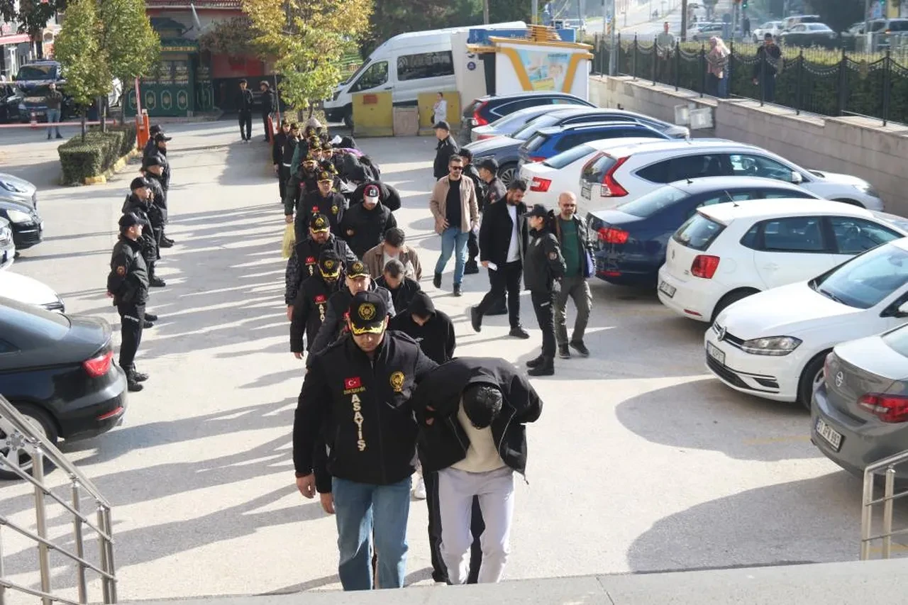 Fuhuş çetesinin 148 milyon TL’lik para trafiği! Mesajlar, ücret listeleri ve kasa kayıtları: Detaylar şoke etti