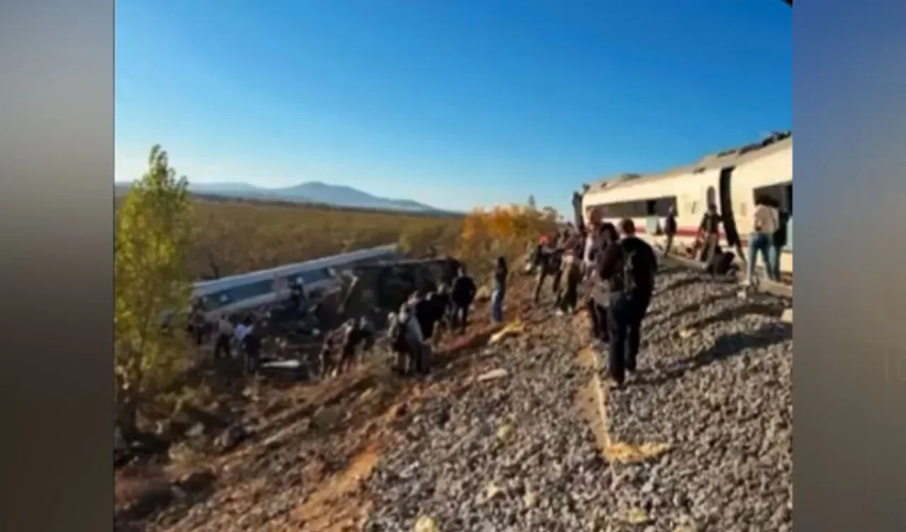 İspanya'da iki hızlı tren çarpıştı! Vagonlar yamaçtan düştü: Çok sayıda ölü ve yaralı var