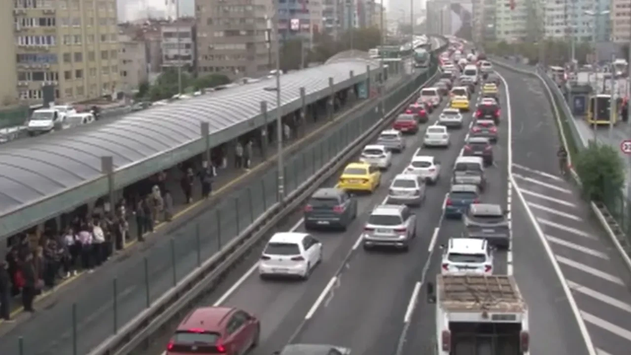 İstanbul'da 29 Ekim bayramı öncesi trafik yoğunluğu: Yüzde 74 oldu