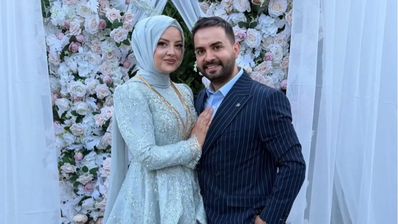 Kadir Ezildi’nin yatak odasında paylaştığı fotoğraf dikkat çekti! Aynadaki ayrıntı
