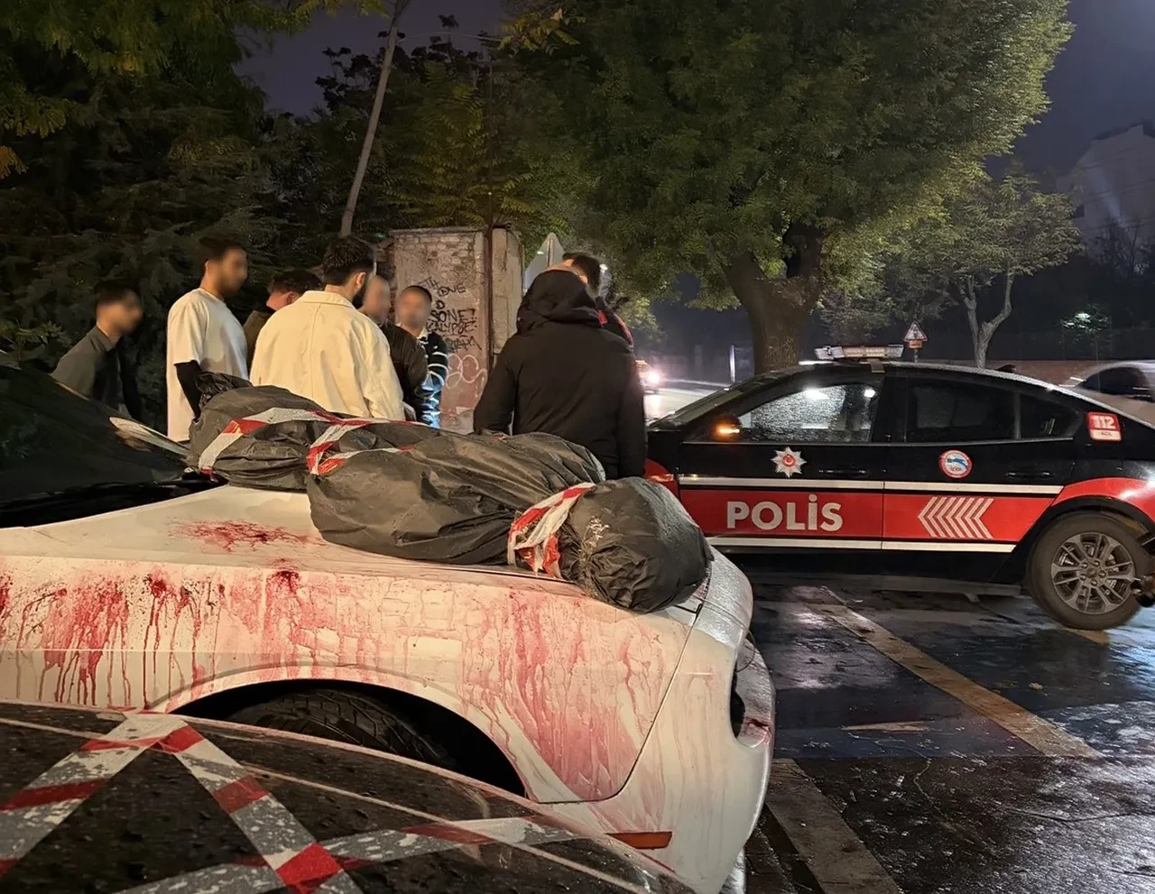 Kaputunda kan lekeleri ve cesetle dolaştı: Polis durdurunca gerçek ortaya çıktı