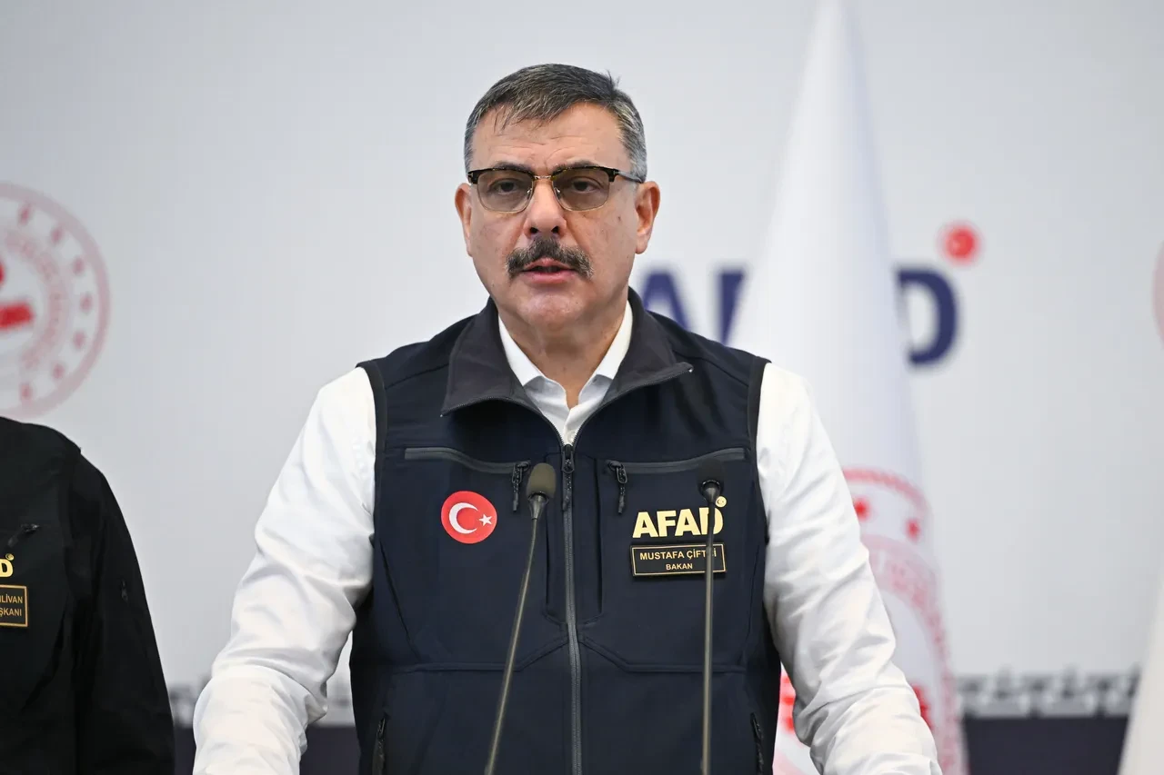 Bakan Çiftçi'den kuvvetli sağanak uyarısı! İstanbul dahil 30 ilde turuncu ve sarı kodlu alarm verildi