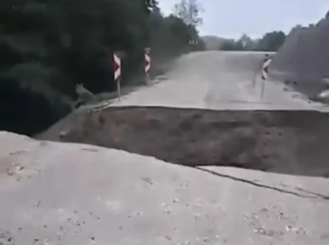 Balıkesir’de yol çöktü: 2 yıldır onarım beklenen yerde ulaşım tamamen kapandı