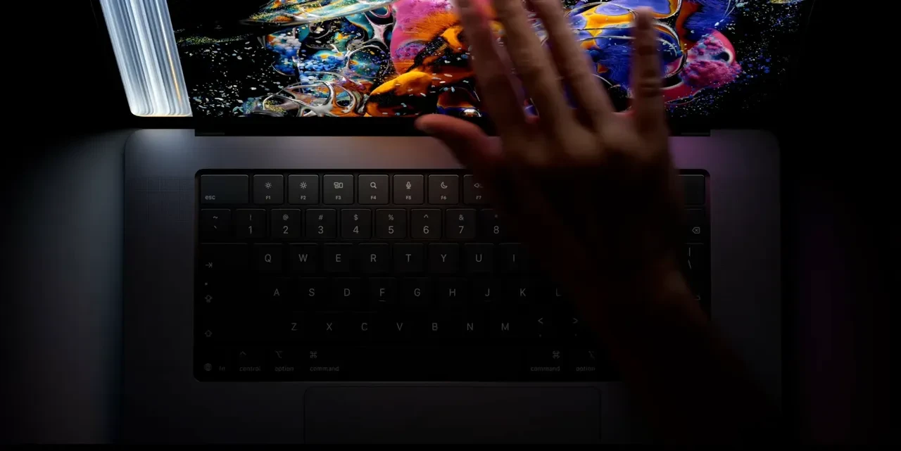 Dokunmatik ekranlı OLED MacBook Pro teknik özellikleri ve Türkiye fiyatı açıklandı