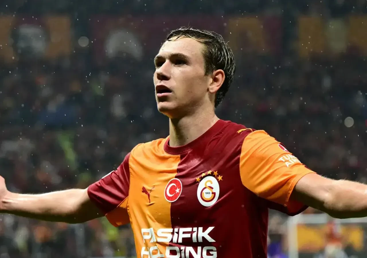 Galatasaray'da Aleksey Batrakov sürprizi! Sözleşmedeki madde dikkat çekti: İstanbul'a geliyorlar