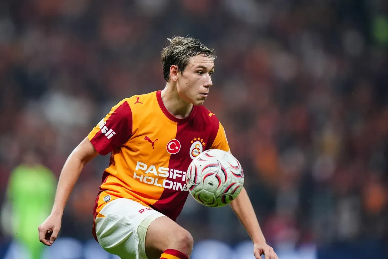 Galatasaray'da Aleksey Batrakov sürprizi! Sözleşmedeki madde dikkat çekti: İstanbul'a geliyorlar
