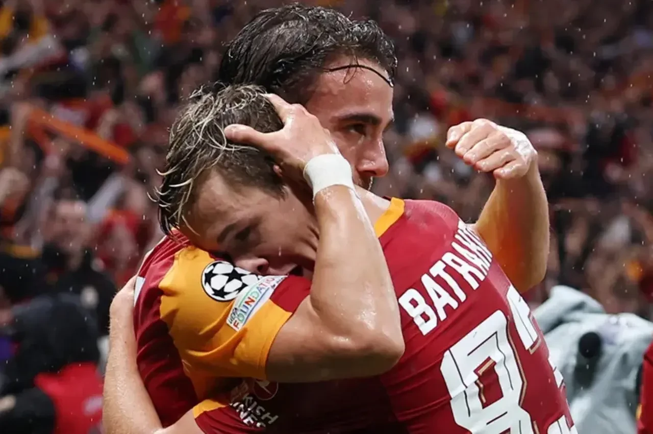 Galatasaray'da Aleksey Batrakov sürprizi! Sözleşmedeki madde dikkat çekti: İstanbul'a geliyorlar