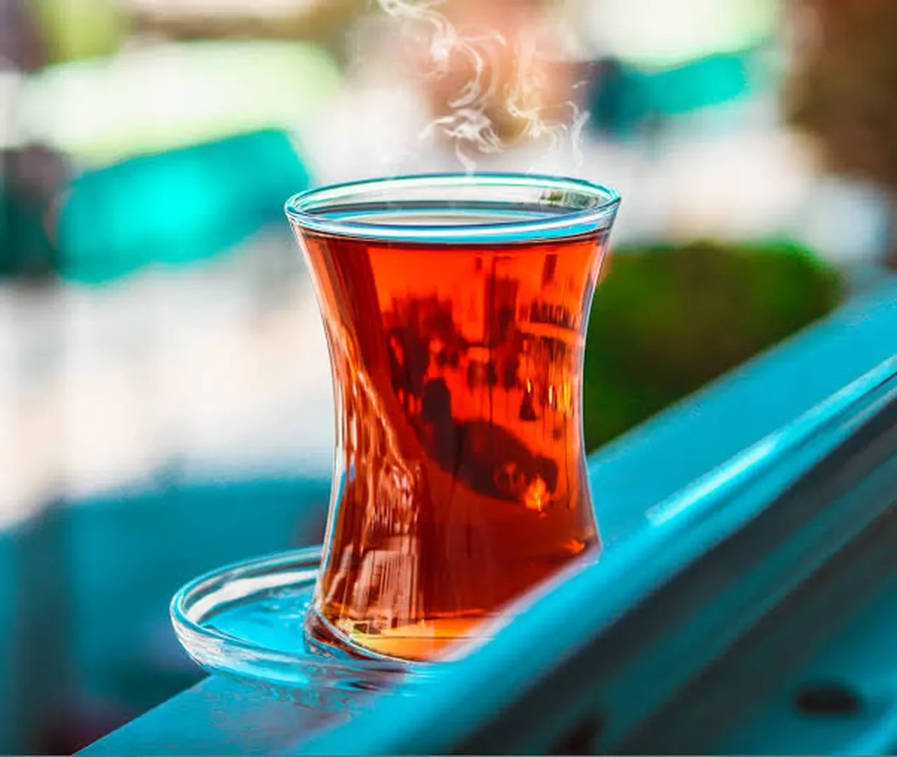 Her gün çay içenleri ilgilendiren araştırma: Damar sağlığını koruyor ama ciddi bir risk var