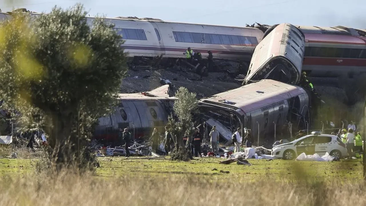 İspanya'daki hızlı tren kazasında can kaybı 74'e yükseldi