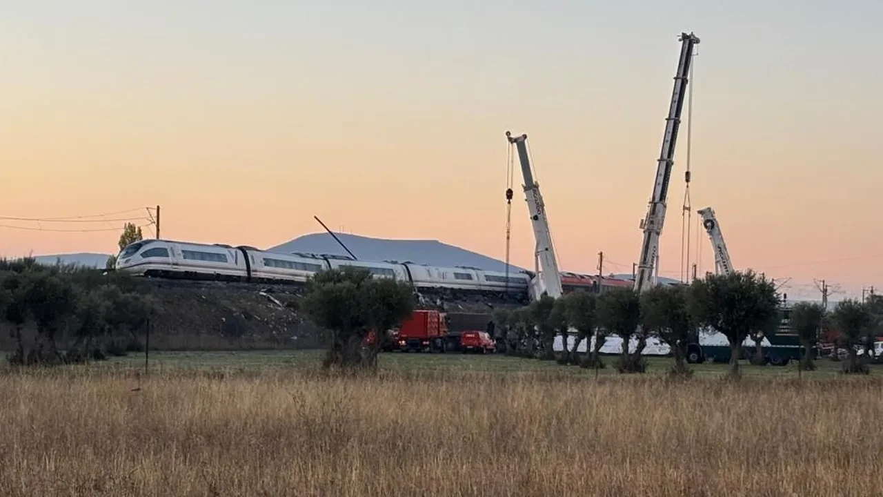 İspanya'daki hızlı tren kazasında can kaybı 74'e yükseldi