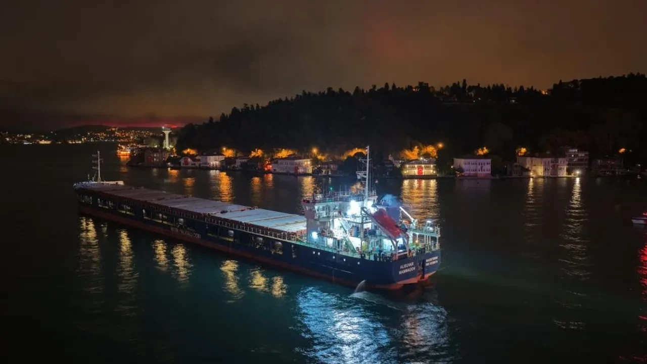 İstanbul Boğazı'nda gemi arızası: Trafik askıya alındı