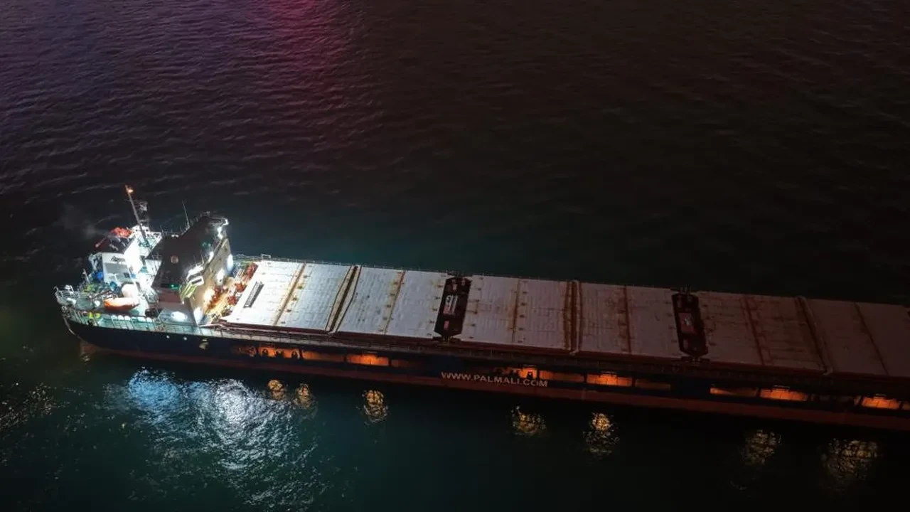 İstanbul Boğazı'nda gemi arızası: Trafik askıya alındı