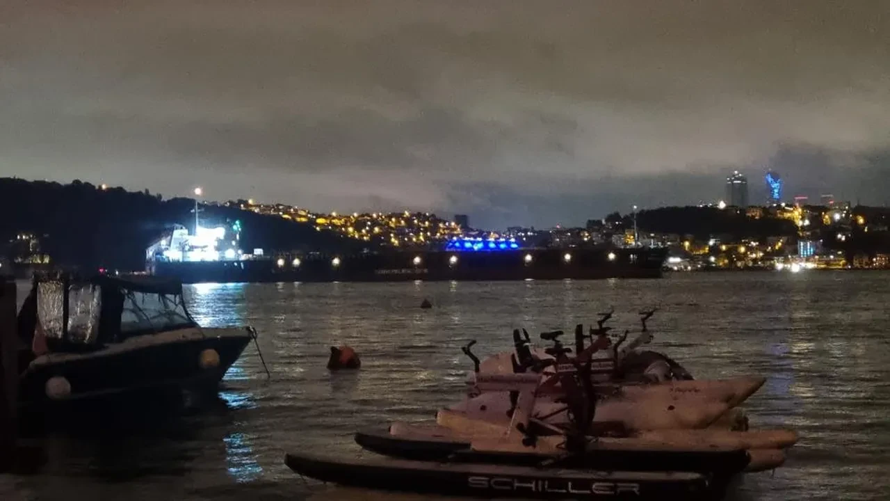 İstanbul Boğazı'nda gemi arızası: Trafik askıya alındı
