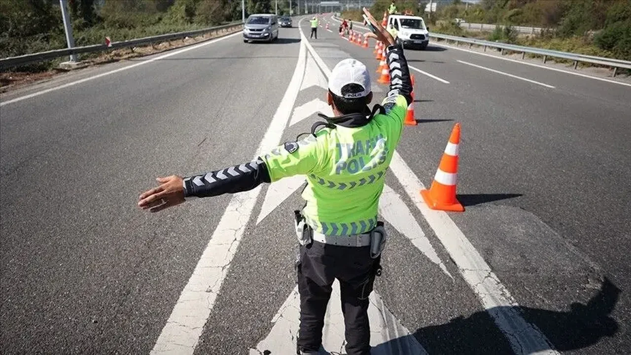 İstanbul'da bazı yollar trafiğe kapatıldı: Valilik alternatif güzergahları açıkladı