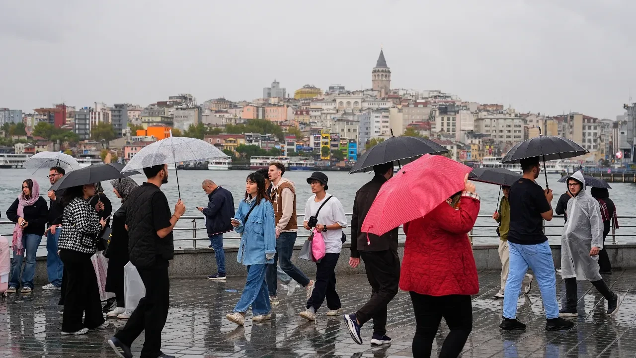 3 Ekim 2026 hava durumu | İstanbul'a sağanak Marmara'ya fırtına uyarısı! Pazar günü bahar havası dönüyor