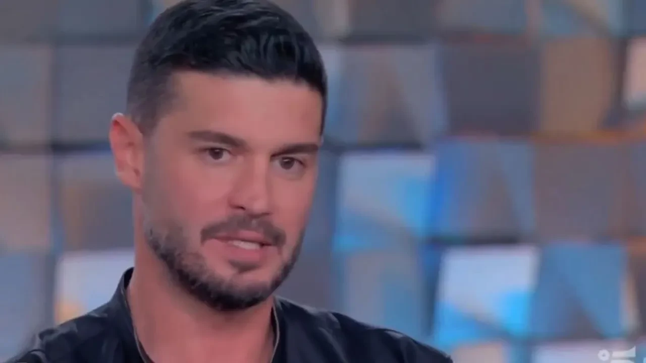 Berk Oktay İtalyan televizyonunda kalpleri ısıttı! Sözleri kızına gelince…