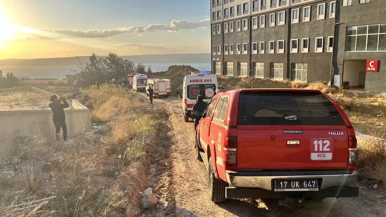 Çanakkale'de üniversite kampüsünde toprak kayması: Yaralılar var