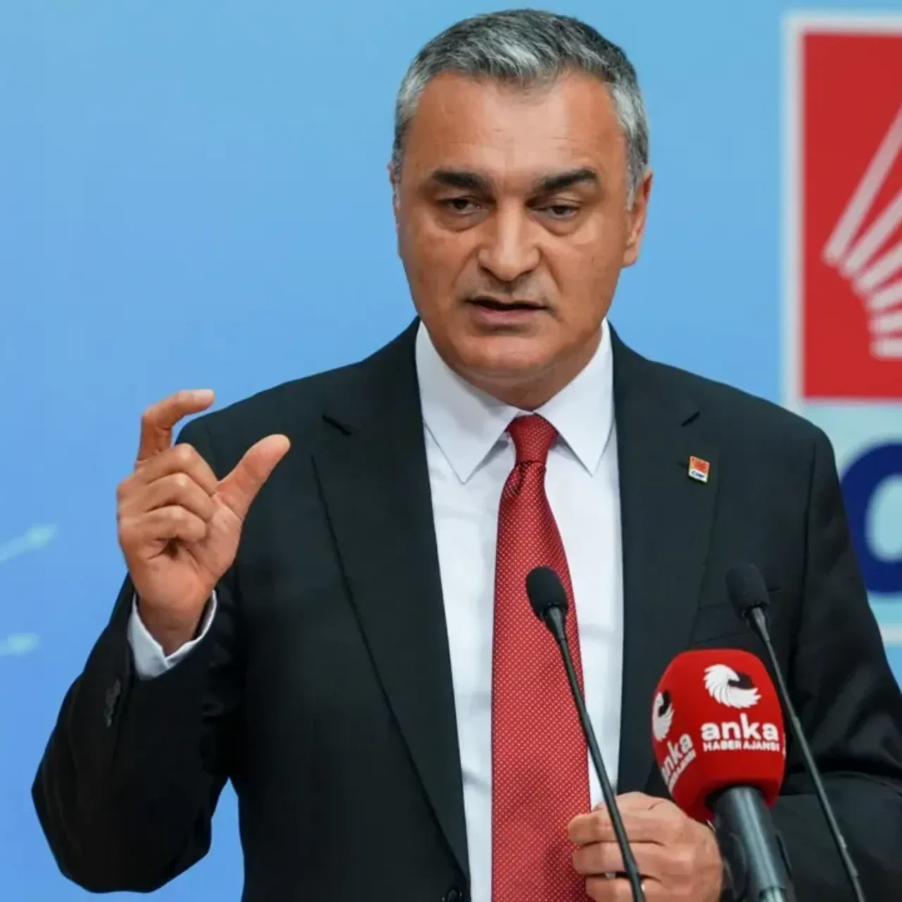 CHP Sözcüsü Müslim Sarı 'Herkes öz eleştirisini yapsın' diyerek uyardı: Ataşehir Belediyesi AK Parti'ye geçebilir 