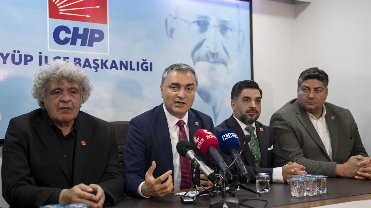 CHP Sözcüsü Müslim Sarı 'Herkes öz eleştirisini yapsın' diyerek uyardı: Ataşehir Belediyesi AK Parti'ye geçebilir