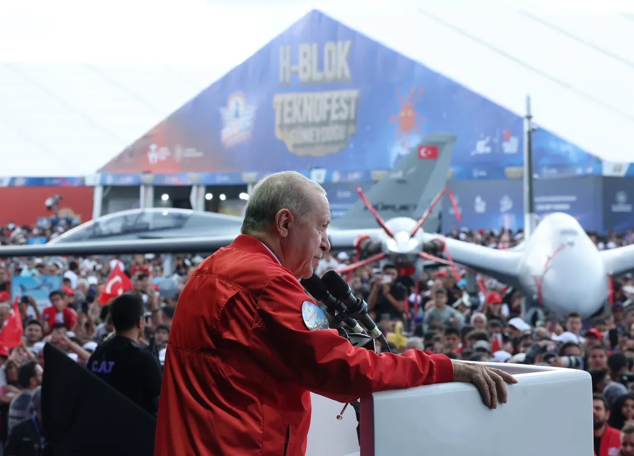 Cumhurbaşkanı Erdoğan kürsüde anlattı! Selçuk Bayraktar ile aralarında geçen 'TEKNOFEST' diyaloğu
