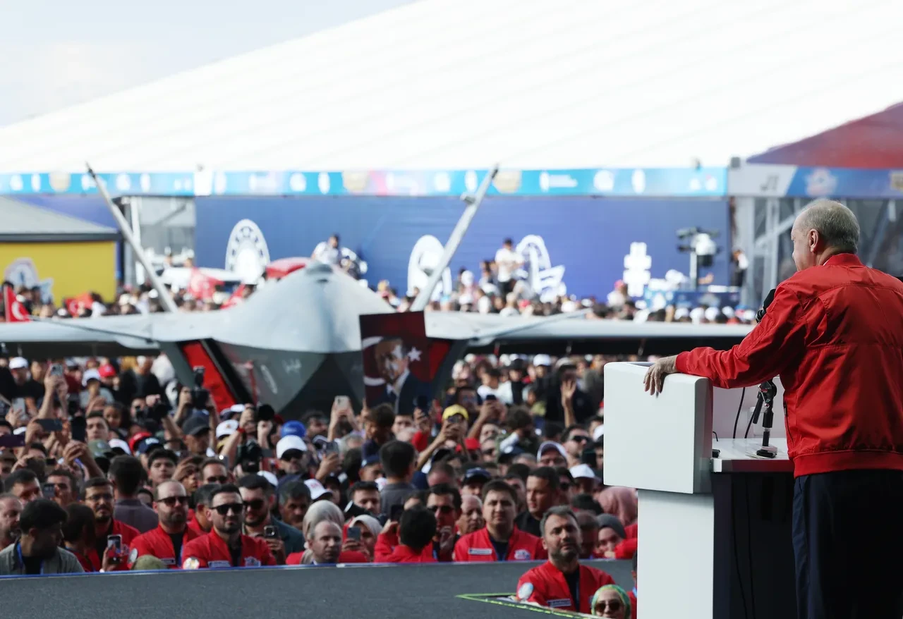 Cumhurbaşkanı Erdoğan kürsüde anlattı! Selçuk Bayraktar ile aralarında geçen 'TEKNOFEST' diyaloğu