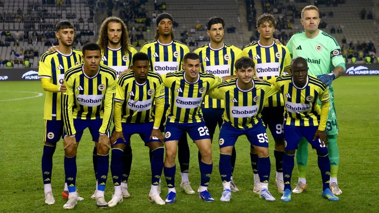 Fenerbahçe maçında ilginç olay! Kırmızı kartın ardından taraftarlar şaşkınlık yaşadı