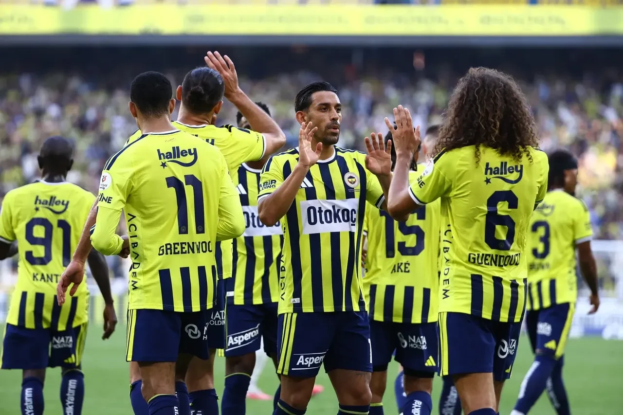 Fenerbahçe'de sakatlık şoku! Yıldız golcü Aston Villa ve Rizespor maçlarını kaçırabilir