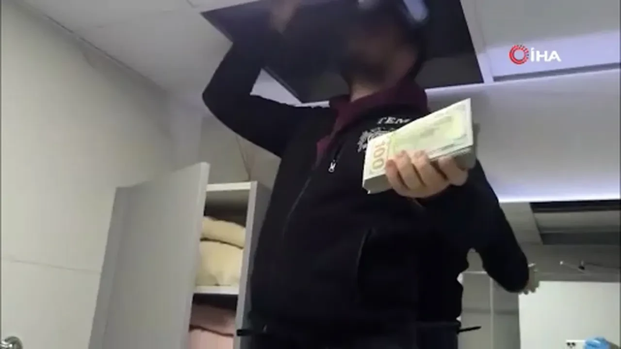 3 ilde FETÖ operasyonu! Havalandırmadan servet çıktı: Deste deste dolar, külçe külçe altın 