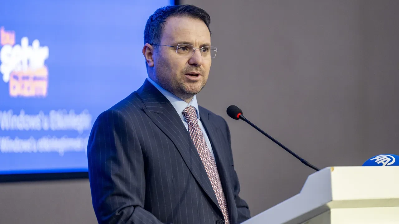 Adalet Bakanı Akın Gürlek: Gençlerimizin en önemli sorunu dijital platformlara hapsedilmeleri