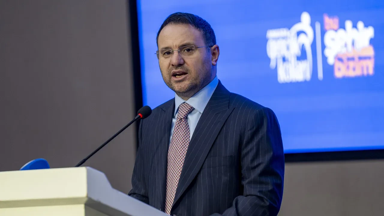 Adalet Bakanı Akın Gürlek: Gençlerimizin en önemli sorunu dijital platformlara hapsedilmeleri