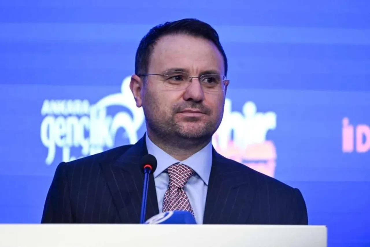 Adalet Bakanı Akın Gürlek: Gençlerimizin en önemli sorunu dijital platformlara hapsedilmeleri