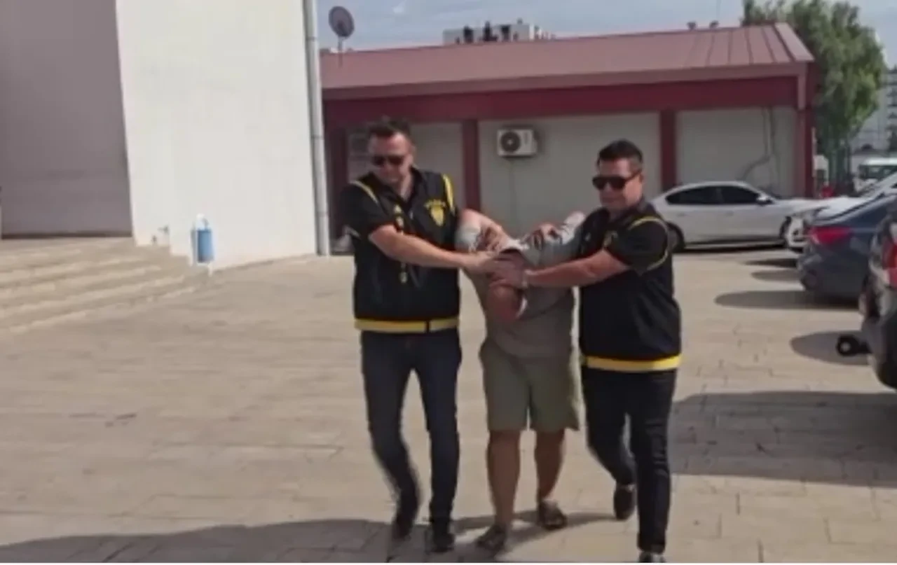 Adana'da film gibi soygun! Motosikletini boyadı, geçici dövme yaptırdı: 115 kilo gümüşü çuvala koyup böyle çaldı