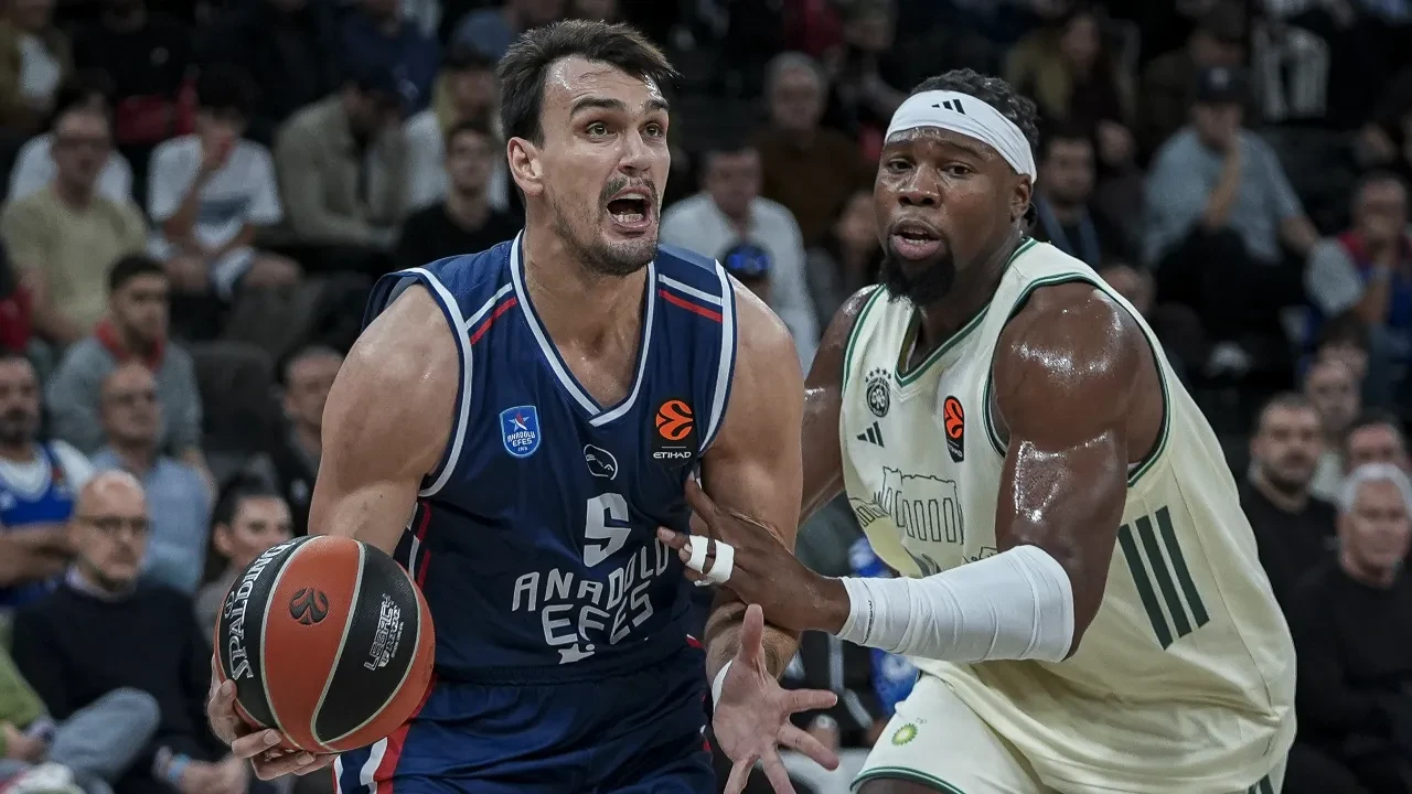 Anadolu Efes, Panathinaikos'u devirdi! Lacivert-beyazlılardan 4. galibiyet