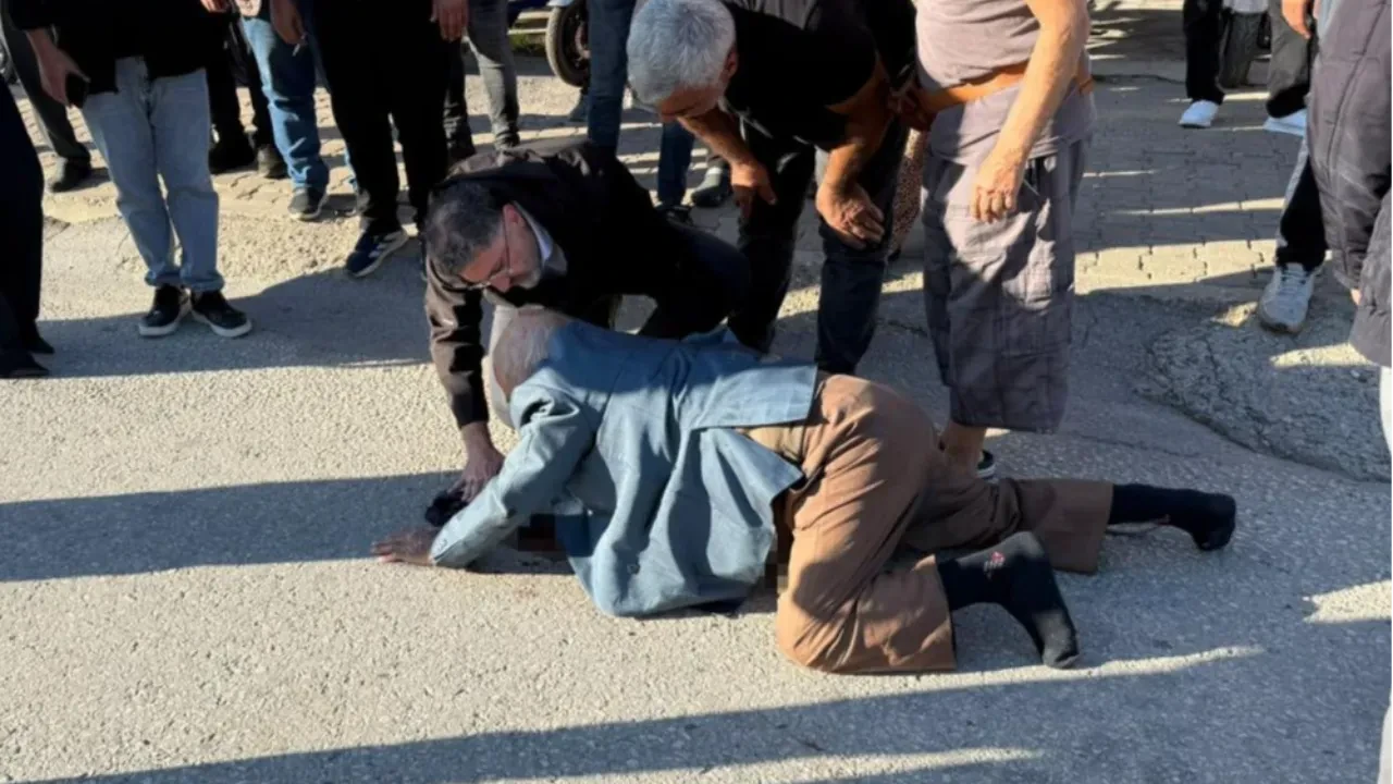 Antalya'da feci kaza: Belediye başkanı yaralılara ilk müdahaleyi yaptı