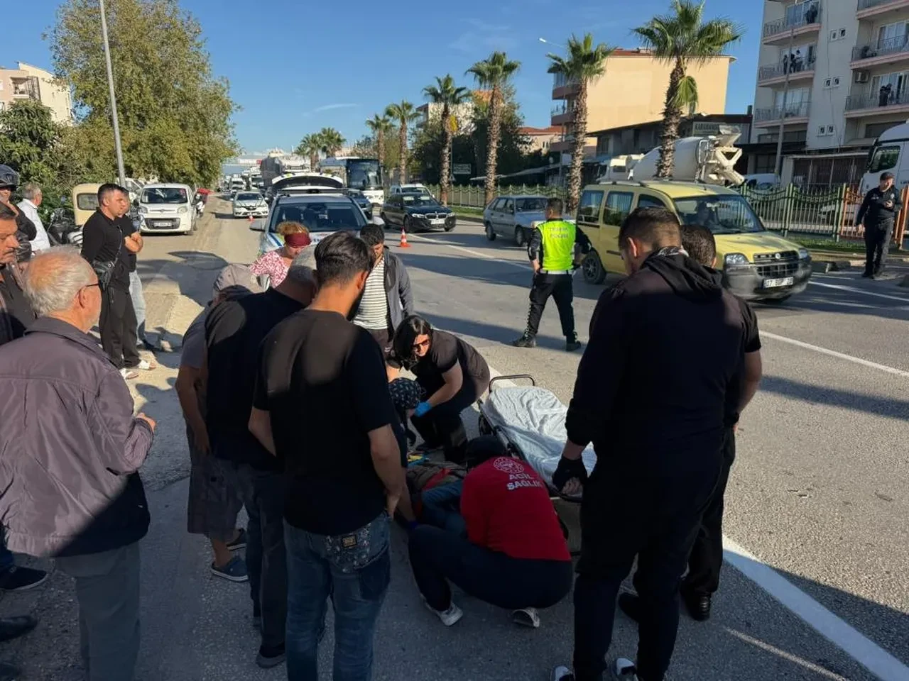 Antalya'da feci kaza: Belediye başkanı yaralılara ilk müdahaleyi yaptı