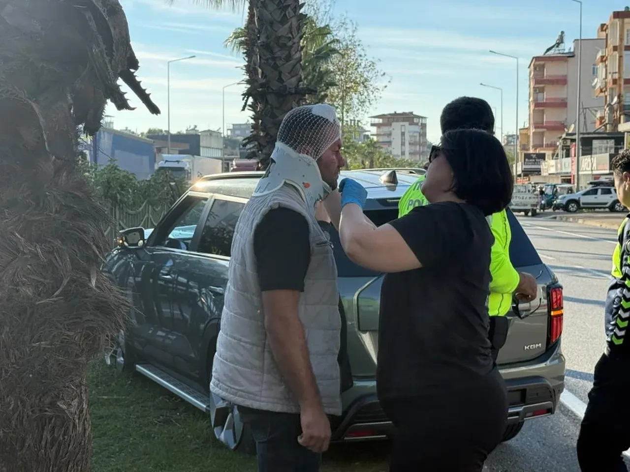 Antalya'da feci kaza: Belediye başkanı yaralılara ilk müdahaleyi yaptı