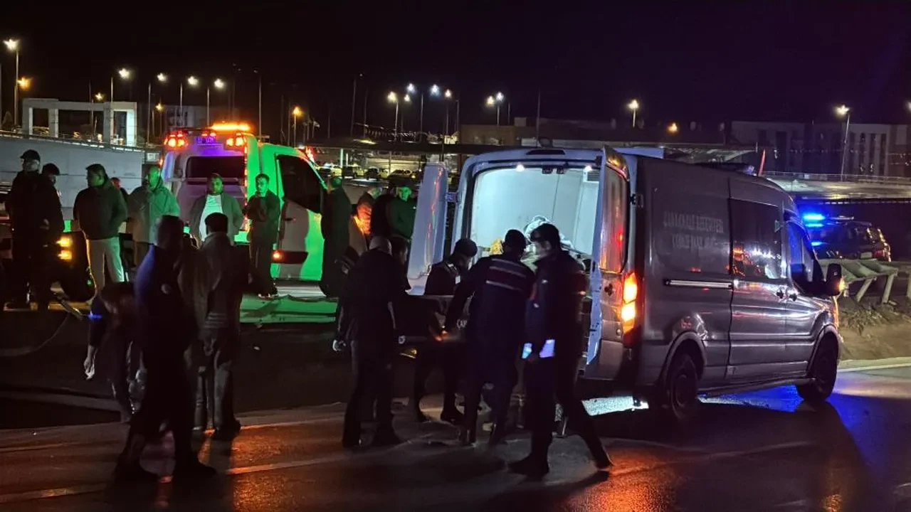 Çanakkale'de feci kaza! Otomobil paramparça oldu: 2 ölü