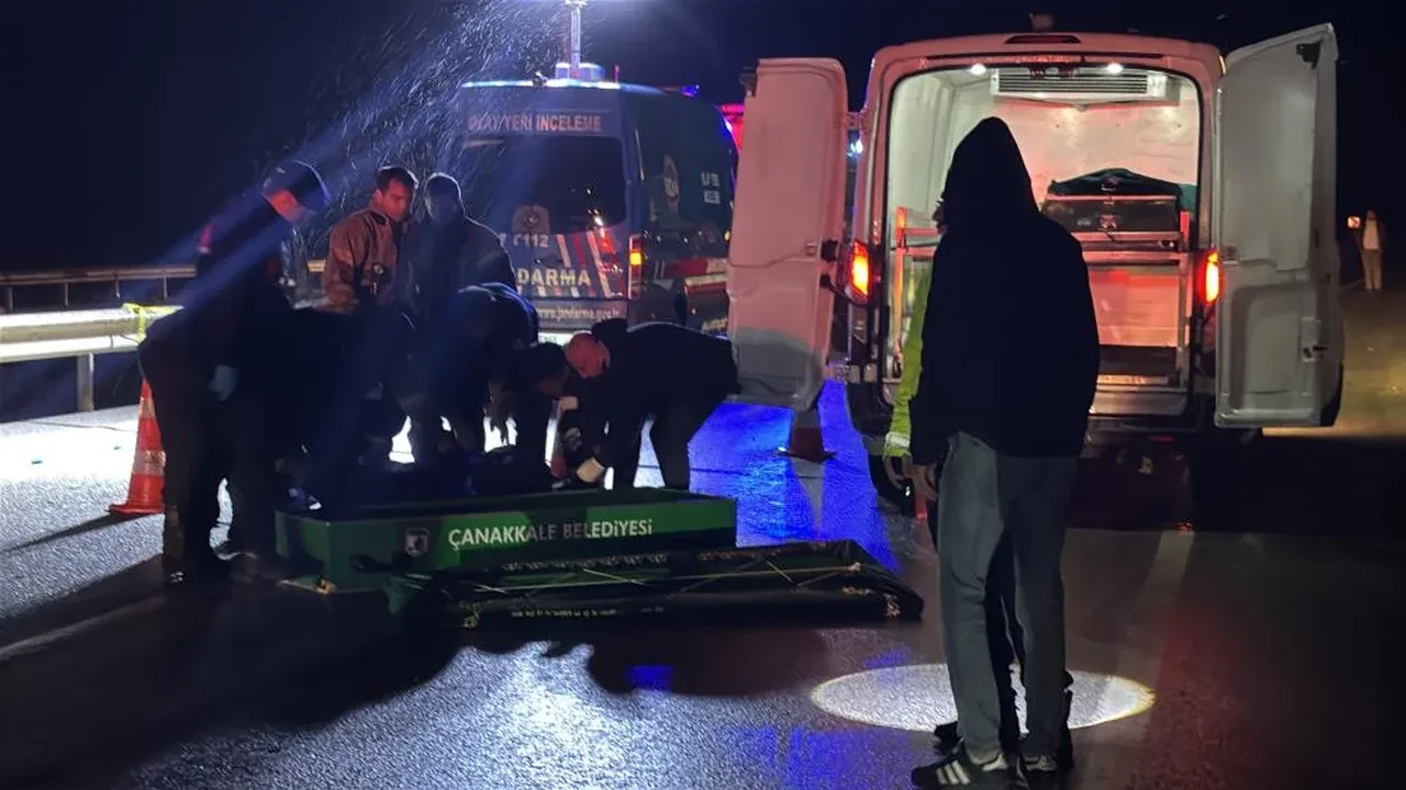 Çanakkale'de feci kaza! Otomobil paramparça oldu: 2 ölü