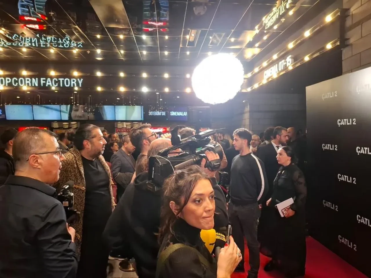 Çatlı 2 filminin galası yapıldı! Abdullah Çatlı'nın kızları babalarının sözünü hatırlattı