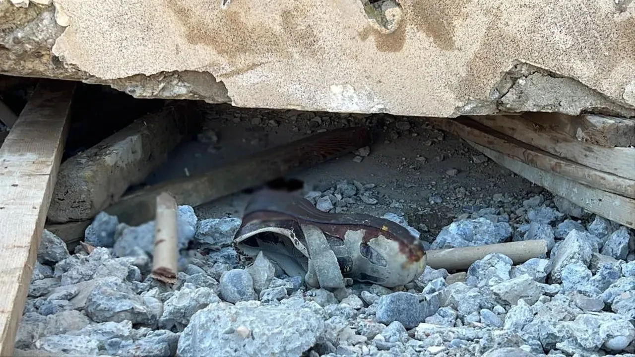 Depremde ailesini yitirmişti! Mersin'de çalıştığı binanın beton parçaları altında can verdi